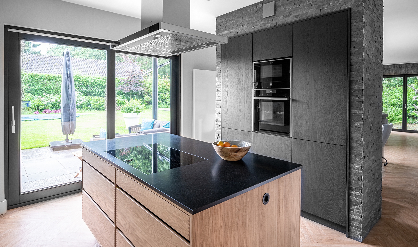 Eiken houten keuken met eiland